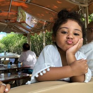 Meet your Posher, Lona